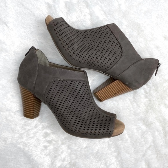 Giani Bernini Shoes Giani Bernini Laser Cut Rear Zip Ankle Boots 75